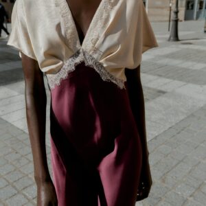 ROBE MIDI SATINÉE AVEC DENTELLE COMBINÉE